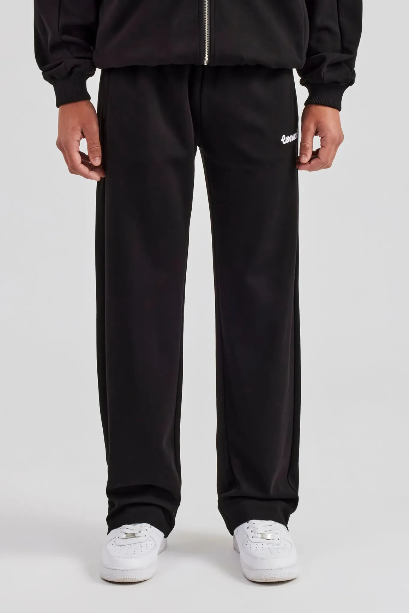 CLO-BOT-TRO Contrast Embroidery Straight Leg Jogger - Black