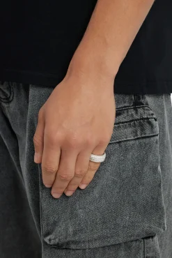 JWL-RNG Iced Cuban Centre Chain Ring