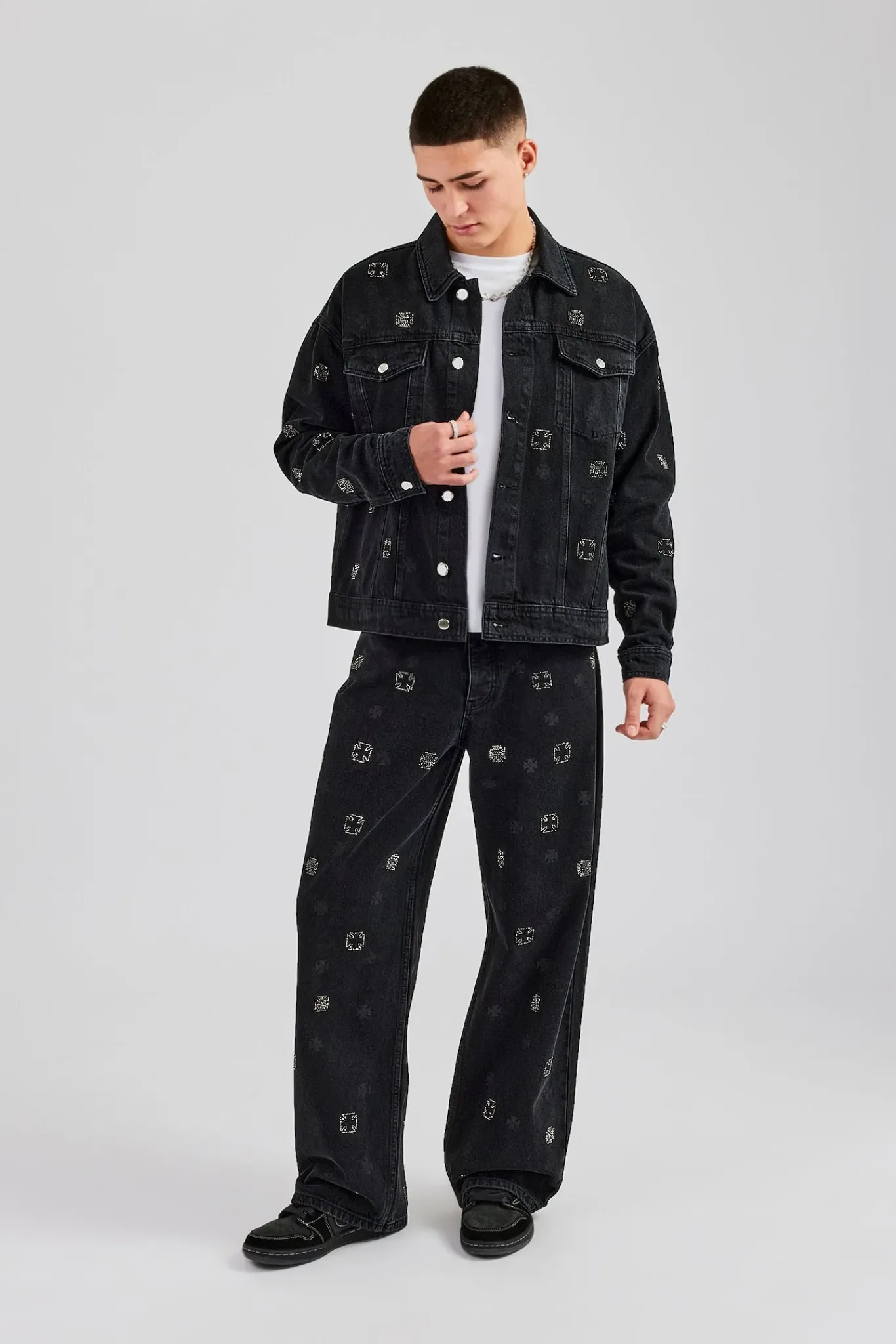 CLO-BOT-DEN Motif Embellished Baggy Fit Jean - Washed Black