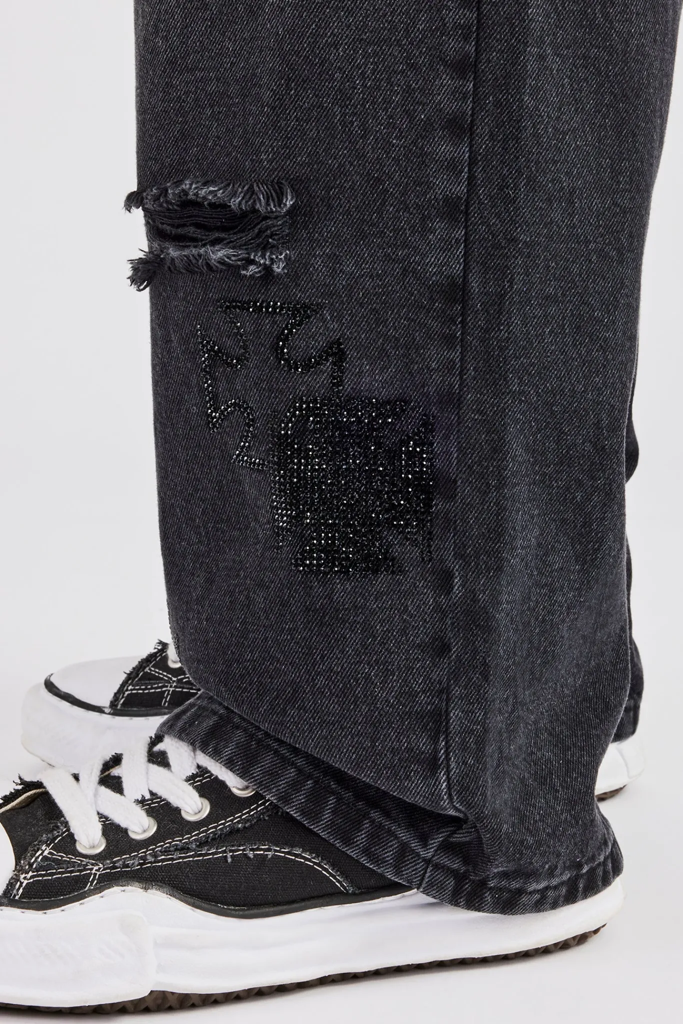 CLO-BOT-DEN Rhinestone Motif Baggy Jean